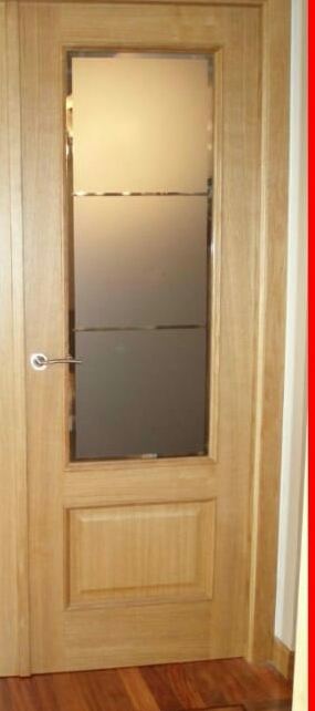 Puerta de roble con cristal mate
